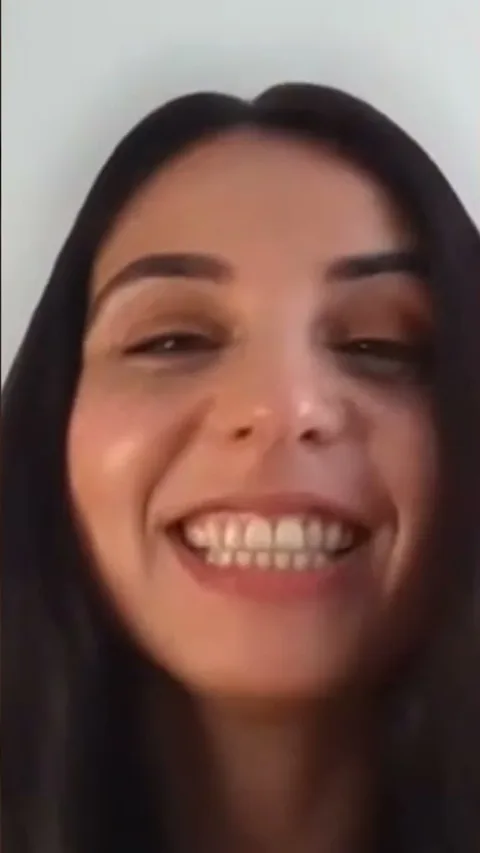 Edith im Videogespräch, lächelnd